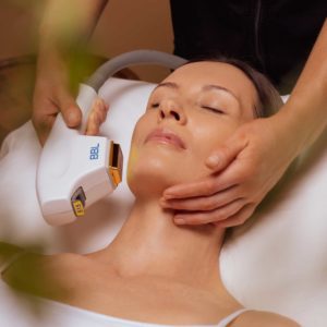 BBL Photo-Facial Vancouver | Broadband Light Therapy: Everything You Need to Know | Skin Clinic Treatments in Vancouver | SKN Holistic Rejuvenation Clinic Inc.
